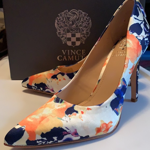 Vince Camuto Floral Pointed Toe Pumps - Picture 3 of 5